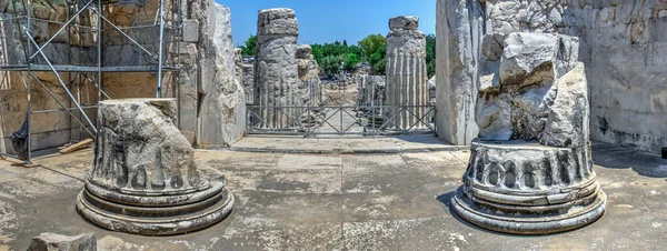 Zerbrochene Säulen Apollotempel Didyma Türkei Einem Sonnigen Sommertag — Stockfoto