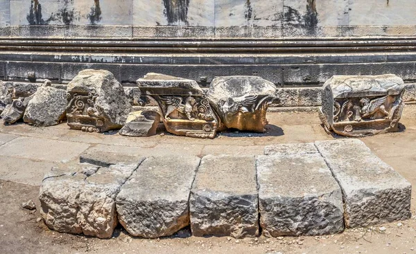 Розбиті Колони Храмі Аполлона Дідимі Туреччина Сонячний Літній День — стокове фото