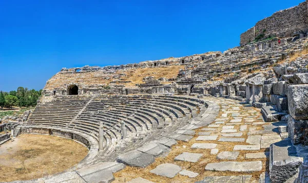 Yunanistan Miletus Kentindeki Antik Tiyatro Nun Kesiminde Güneşli Bir Yaz — Stok fotoğraf