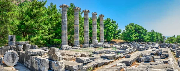 Athena Polias Templomának Romjai Priene Óvárosában Törökországban Egy Napos Nyári — Stock Fotó
