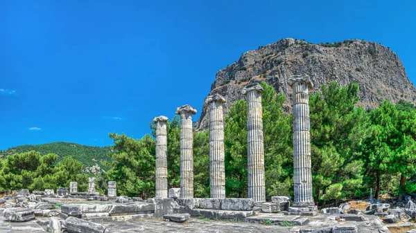 Ruiny Świątyni Athena Polias Starożytnym Mieście Priene Turcja Słoneczny Letni — Zdjęcie stockowe