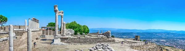 Pergamon Turkey 2019 古希腊城市帕加蒙废墟中的Agora 土耳其 夏日阳光灿烂 全景尽收眼底 — 图库照片
