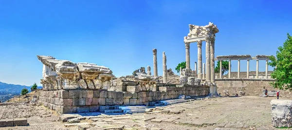 ペルガモン トルコ 2019 トルコの古代ギリシャの都市ペルガモン遺跡のアゴラ 晴れた夏の日に大きなサイズのパノラマビュー — ストック写真