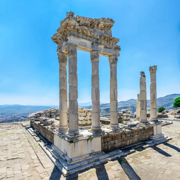 Ruinerna Dionysos Tempel Den Antika Grekiska Staden Pergamon Turkiet Stor — Stockfoto