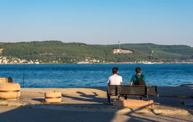 Çanakkale, Türkiye - 07.23.2019. Güneşli bir yaz sabahında Türkiye 'nin Çanakkale şehrinin seddi.