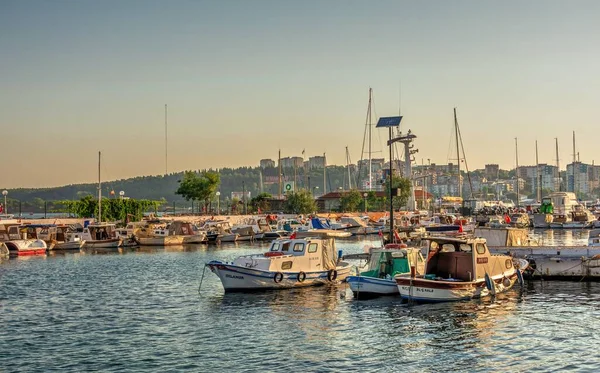 Canakkale Turquia 2019 Barcos Porto Canakkale Turquia Uma Manhã Ensolarada — Fotografia de Stock