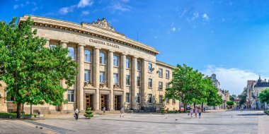 Rusçuk, Bulgaristan - 07.26.2019. Bulgaristan 'ın Ruse kentindeki Bölge Mahkemesi, güneşli bir yaz gününde