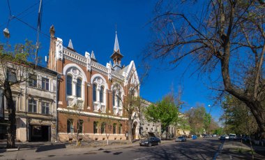 Odessa, Ukrayna 28.04.2020. Ukrayna 'nın Odessa kentindeki Evanjelik Presbiteryen Kilisesi, güneşli bir bahar gününde