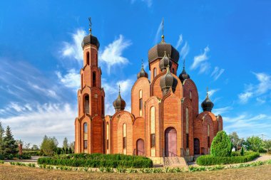 Ukrayna 'nın Rybakovka kentindeki Aziz Niklas Kilisesi, güneşli bir yaz gününde