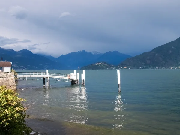 Pier docking met onweer — Stockfoto