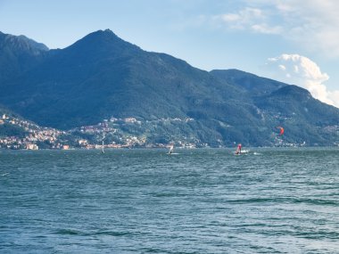 E Kitesurf gölde windsurf