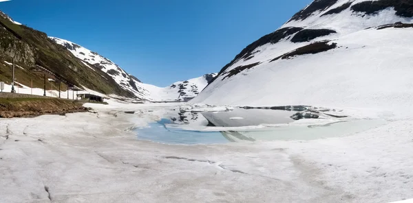 Paso Oberalp, Hielo artificial del lago —  Fotos de Stock