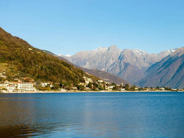 Overlooking of the lake — Stock Photo, Image