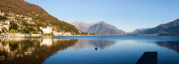 Com vista para o lago — Fotografia de Stock