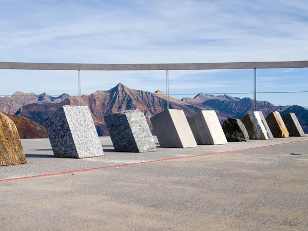 Freisetzung der Komponenten Felsen in den umliegenden Bergen — Stockfoto