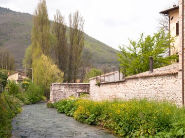 Visso, duvar Nehri yakınında