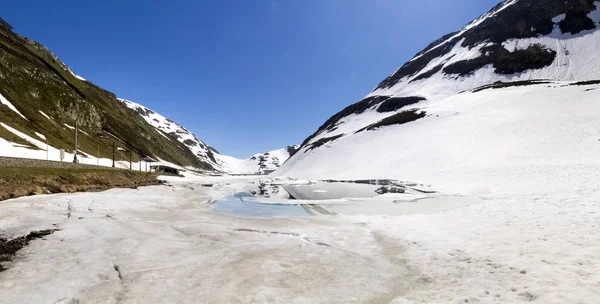 Oberalp, yapay göl buz kartın — Stok fotoğraf