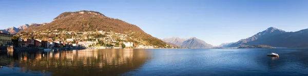 Com vista para o lago — Fotografia de Stock