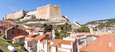 Bonifacio, köyün kalesinde