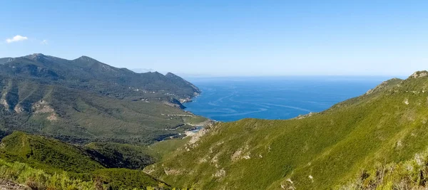 Cap Corse, coasta mediteraneană . — Fotografie, imagine de stoc