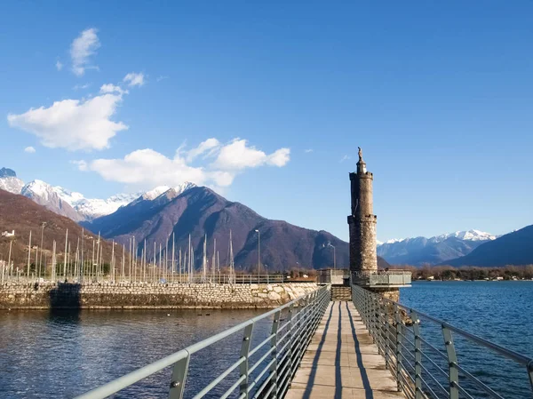 Madonna auf dem Turm — Stockfoto