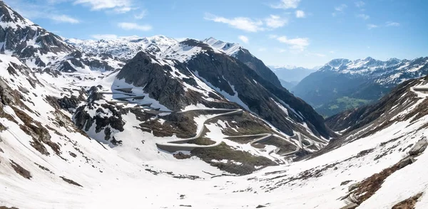 Gotthardpass, uitzicht op de vallei van de Tremola — Stockfoto