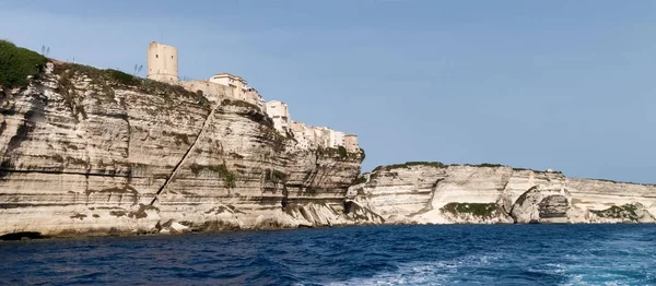 Vysoké bílé útesy Bonifacio — Stock fotografie