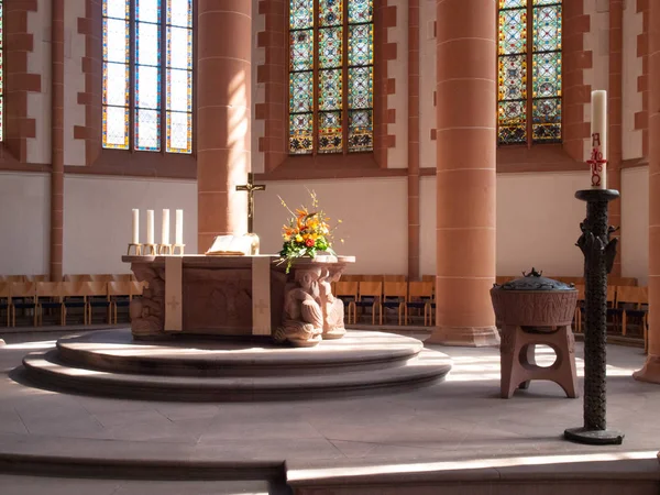 Altar von natürlichem Licht erleuchtet — Stockfoto