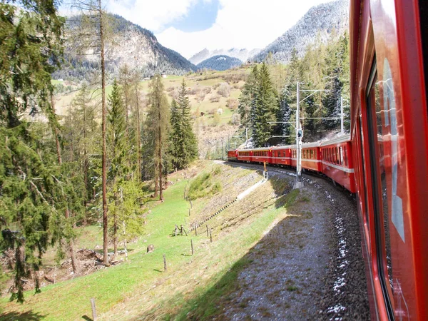 Trenes del ferrocarril de Rhaetian — Foto de Stock