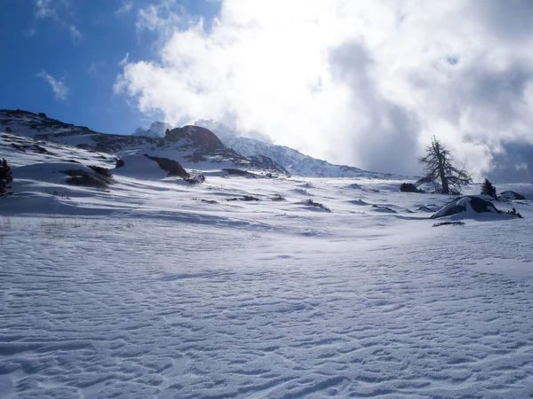 Splugen unterer Surettasee, kış manzarası — Stok fotoğraf