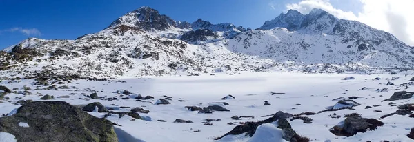 Splugen unterer Surettasee, paisagem de inverno — Fotografia de Stock