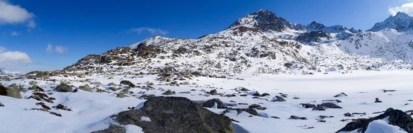 Splugen unterer Surettasee, kış manzarası — Stok fotoğraf