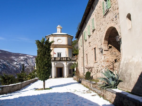 Morcote, kyrkan Santa Maria del Sasso. — Stockfoto