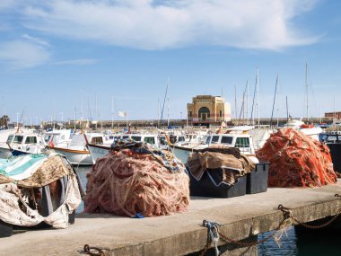 Imperia, İtalya: Bağlantı noktası, Imperia. Çeşitli tekneler limanda palamarla.