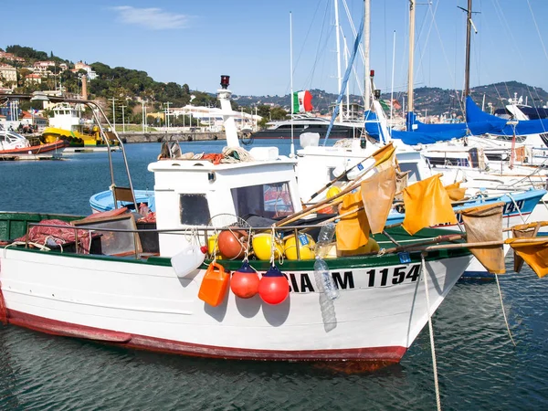 Imperia 意大利 2016年3月17日 Imperia 停泊在海港的各种小船 — 图库照片