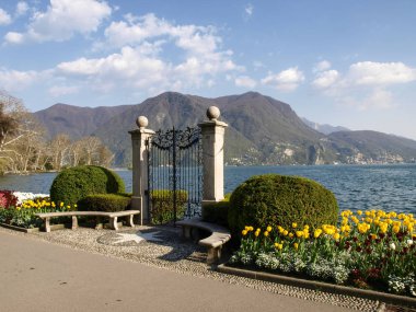 Lugano, İsviçre: Çiçekli Ciani Park ve Lugano Körfez Manzaralı
