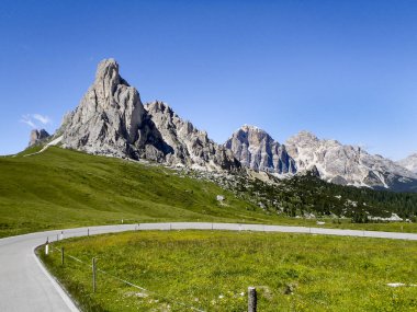Dolomitler, manzaranın farklı görüntüleri.