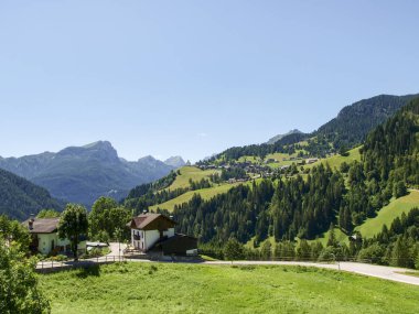 Dolomitler, manzaranın farklı görüntüleri.