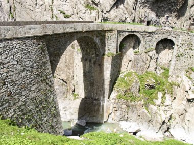 Gorge Schllenen ve Teufelsbrcke
