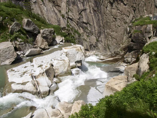 Gorge Schllenen a "Teufelsbruecke" — Stock fotografie