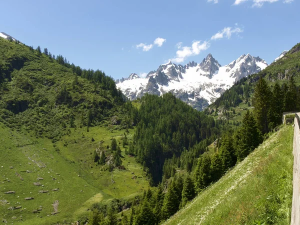 Sunsten, Krajina na horách — Stock fotografie