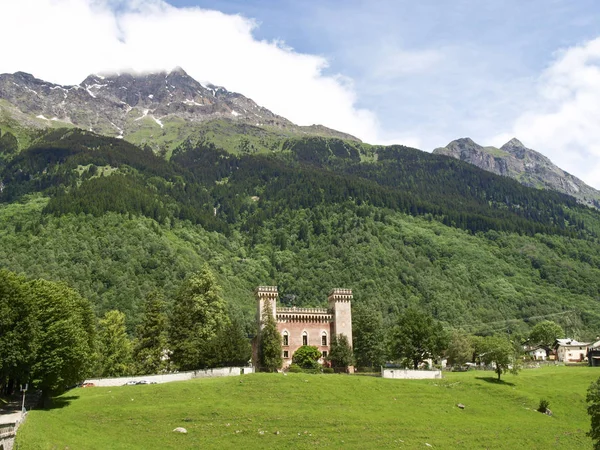 Palazzo Castelmur beim Dorf Stampa — Stockfoto