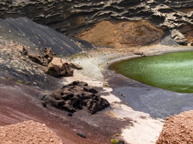 El Golfo plajı, Lanzarote 'un güneybatı kıyısında..