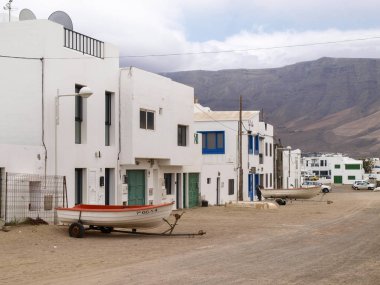 Adanın kuzeyindeki Famara Köyü