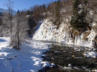 Şiddetli soğuk nedeniyle iğneli Savognin, Kar ve Buz