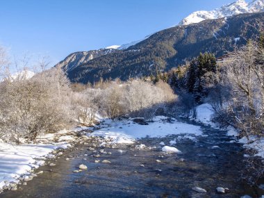 Şiddetli soğuk nedeniyle iğneli Savognin, Kar ve Buz