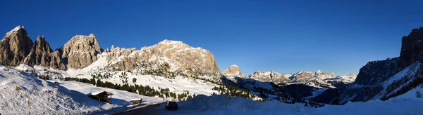 Panorama das Dolomitas nevadas . — Fotografia de Stock