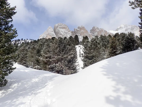 Panorama das Dolomitas nevadas . — Fotografia de Stock