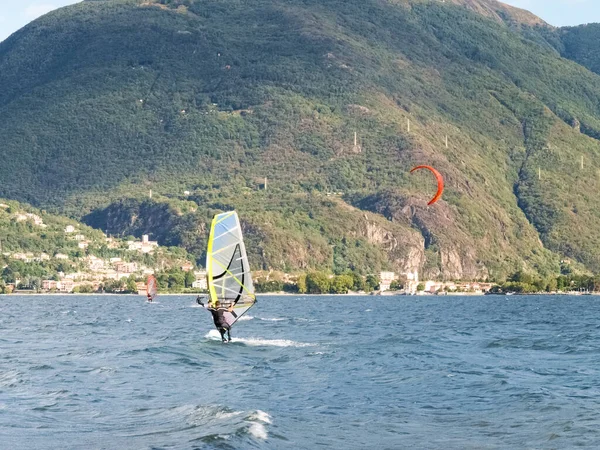 Cremia Italia Septiembre 2015 Varios Windsurf Kitesurf Con Viento Termal — Foto de Stock