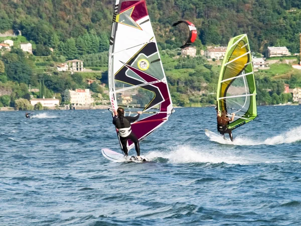 Cremia Italië September 2015 Verschillende Windsurfen Kitesurfen Met Thermische Wind — Stockfoto